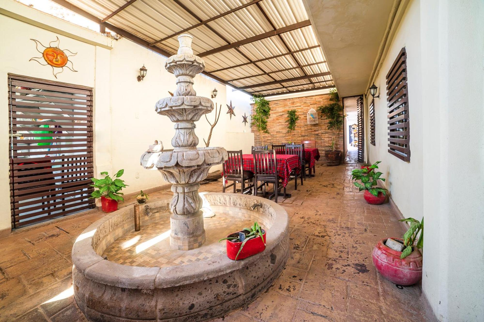 Capital O Hotel Casa Blanca Celaya  Exterior photo